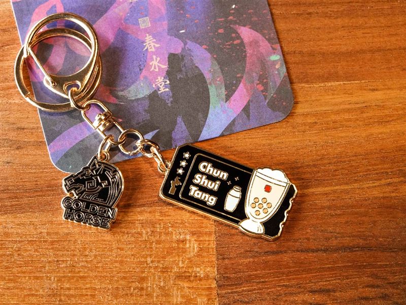 春水堂和金馬推出聯名杯墊、聯名鑰匙圈。(圖/春水堂提供)