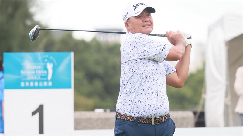 新加坡高球好手馬瑪2025富邦長春公開賽首輪最後一洞吞下柏忌,由原本獨佔第一變成並列第一。(圖/富邦金控提供)