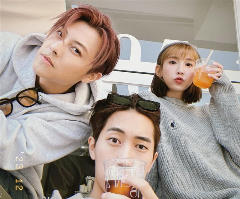 范姜彥豐(中)開撕王子與粿粿「婚內出軌」。(圖/翻攝自meigo.c IG)