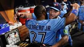 世界大賽G5藍鳥菜鳥投手耶薩維奇（Trey Yesavage）投滿7局失1分飆12Ｋ。（圖／美聯社／達志影像）