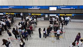 11月10日起板南線平日上午尖峰時段提早自7時30分開始。（圖／北捷官網）