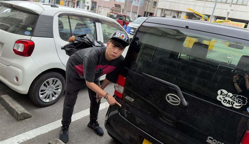 藝人李岳沖繩旅遊發生車子擦撞意外。（圖／種瓜得瓜工作室提供）