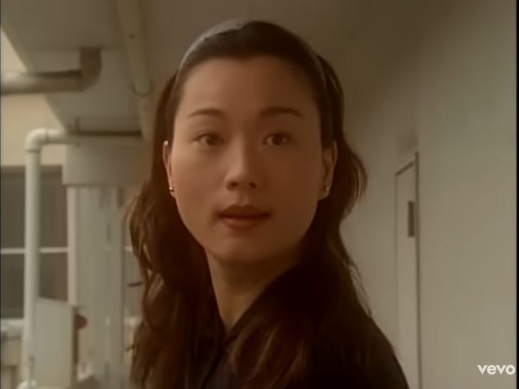 坣娜最後心願催淚曝光，希望大家明白「人生是一趟單程票」，懂「苦難不是懲罰而是一場蛻變」的意義。（圖／翻攝自《奢求》MV youtube）