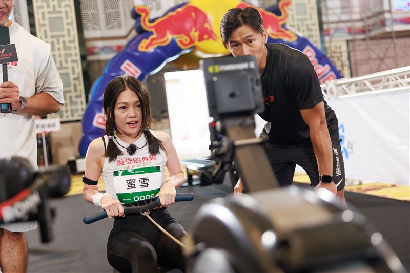 昔日偶像女團成員蜜雪上節目挑戰。（圖／好看娛樂提供）