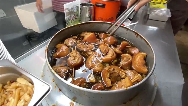 阿泉爌肉飯「最後1鍋」售罄 改賣雞腿飯