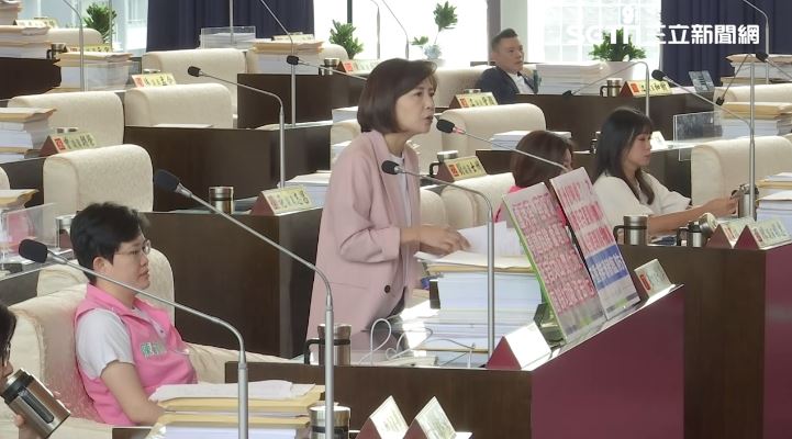 台中市議員陳淑華指出，接獲民眾反映，想詢問如何倒廚餘，結果打台中市府總機，又是宣傳購物節（圖／翻攝畫面）