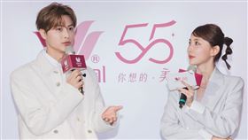 王子（邱勝翊）今年4月從美國回來後的第一個工作就是和粿粿出席內衣品牌活動。（圖／翻攝自IG @prince_pstar）