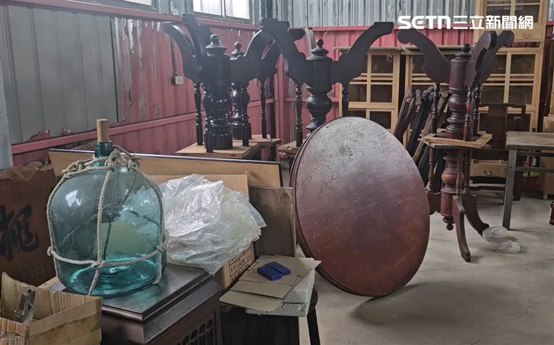 謝姓主嫌（43歲）假藉購買10個檜木桌面為名，先支付被害人1萬元訂金，再由李、吳二人負責實際行竊。(圖/翻攝畫面)