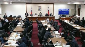 立法院經濟委員會初審通過「海纜7法」的電業法、天然氣事業法、自來水法修正草案。（圖／翻攝自立法院隨選視訊） 