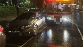 V公車撞豪車1200