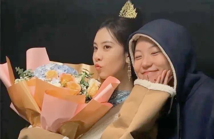 天后王菲愛女竇靖童（右）爆出戀上女星宋妍霏。（圖／翻攝自微博）