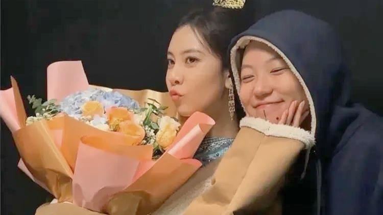 王菲愛女戀上女星！被捕捉女女戀深夜約會