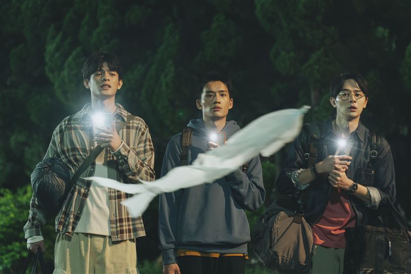 菜鳥三兄弟（左起）陳澤耀、張軒睿、邱以太遇慘遭震撼教育。（圖／愛奇藝國際版、壹壹影業提供）