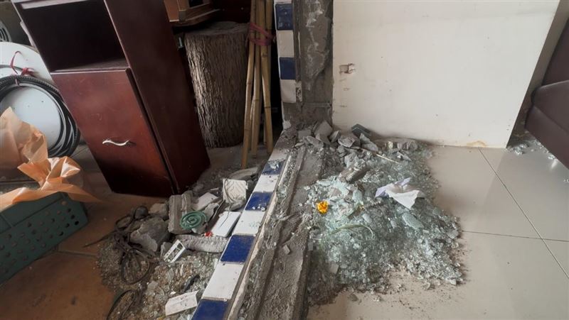 宜蘭某園藝公司遭駛工程車衝撞，疑為工程標案引發糾紛。（圖／翻攝畫面）