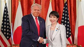 《安倍晉三回憶錄》曝光川普為人，投其所好萬事好說，尊重是他的罩門。（圖／翻攝自川普臉書、翻攝自IG @shinzoabe、翻攝自高市X、翻攝自日本首相官邸官網、八旗文化提供） 