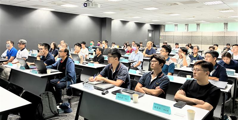 學員來自模具產業第一線的工程師、肩負轉型重任的二代接班人，以及負責系統導入的IT人員，他們共同的目標是學習如何與AI進行協作。（圖／ITRI工業技術研究院提供）