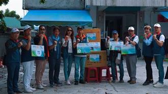 國際扶輪助花蓮災民　電冰箱電視送到家