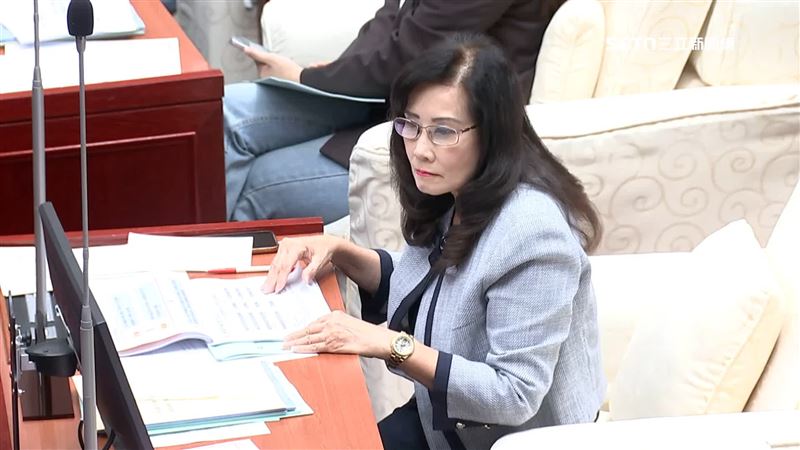 不滿北市府行銷案擺爛　秦慧珠怒撕提案單