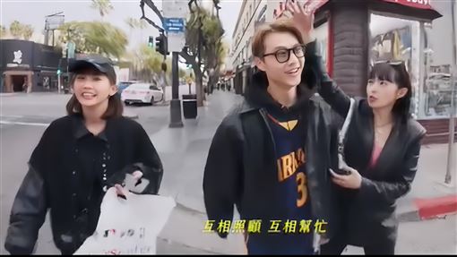 粿粿披「小王外套」遊玩！抓包曖昧1舉動