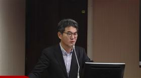 立委劉建國認為，面對旅客拒檢，防檢署就應該直接通知有執法權的關務署到現場查驗。（圖／翻攝自國會頻道直播）