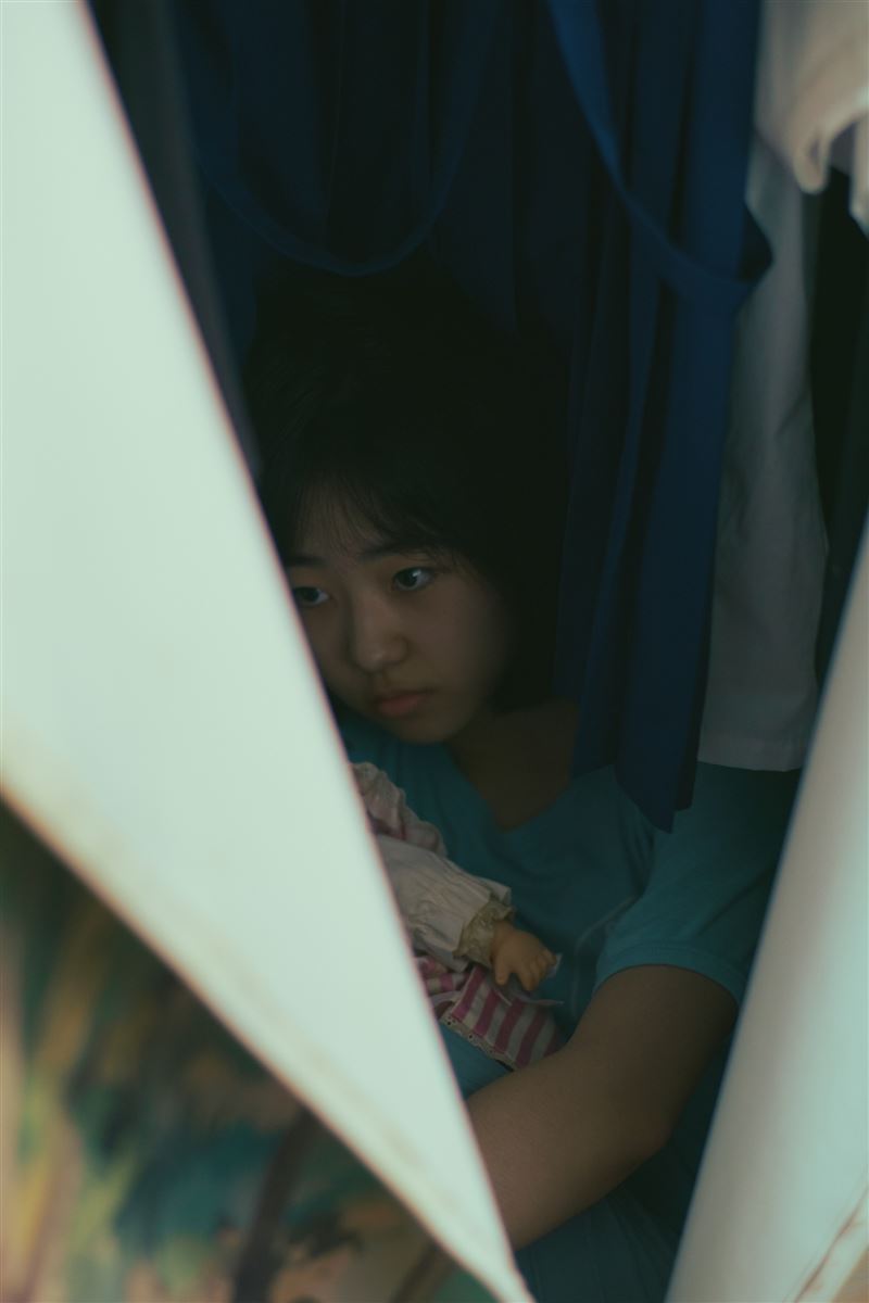 白小櫻在《女孩》中飾演個性壓抑的「小麗」，直呼衣櫃裡的戲份最難拍。（圖／甲上娛樂提供）