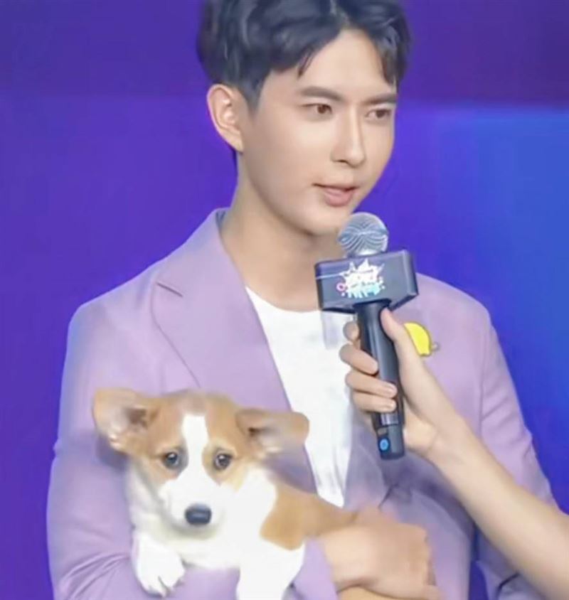 于朦朧上節目偶爾也會帶著福麗。（圖／翻攝自微博）