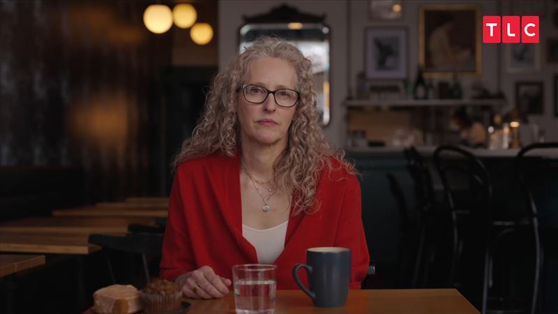 當年主辦此案的聯邦調查局人員 Denise Farmer 以退休身分回顧事件細節。（圖／TLC旅遊生活頻道 提供）