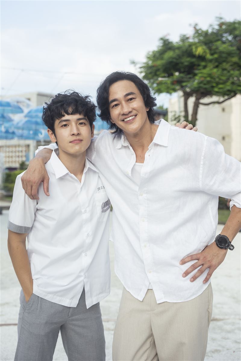 何潤東（右）知道張豐豪去當鏟子超人很感動。（圖／三匠影視提供）