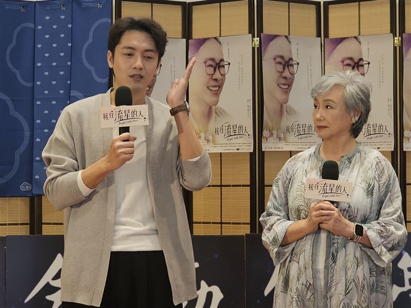 陳季霞、吳政勳（左）宣傳新戲。（圖／大愛提供）