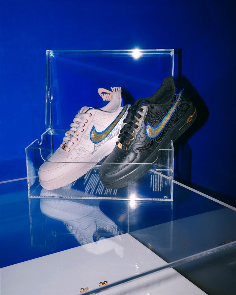 kim-a:參展2025 ComplexCon Las Vegas潮流藝術盛會,以999.9純金縫製Nike Air Force 1為創作主題。(圖/品牌業者提供)