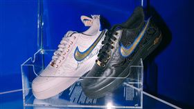 kim-a:參展2025 ComplexCon Las Vegas潮流藝術盛會，以999.9純金縫製Nike Air Force 1為創作主題。（圖／品牌業者提供）