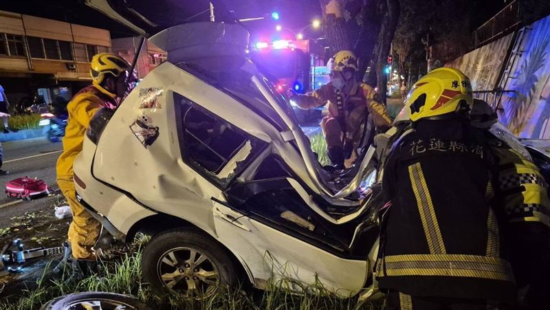 無照女酒駕載5未成年…自撞車變「V字型」