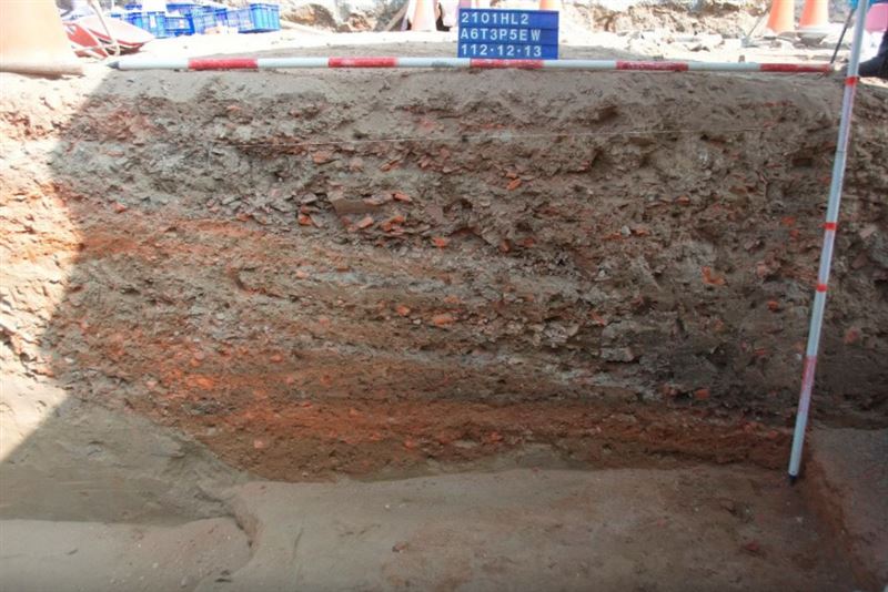 全糖市路也是甜的!台南挖出糖碎修路遺跡