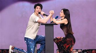 王力宏、Ella陳嘉樺。（圖／翻攝自王力宏微博）