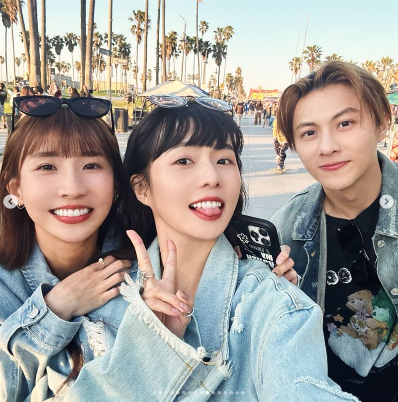 美國同行的閨密簡廷芮(中)遭網友留言洗版。(圖/翻攝自簡廷芮IG)