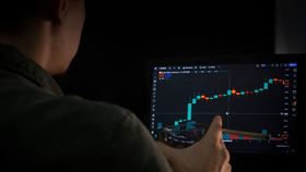 國泰台灣高股息基金以「高息股、AI動能股、價值股」三大策略為核心，主動操作、靈活調整配置，基金規模已突破200億元，近三年報酬率達148.11%，優於同類型平均118.58%。。（示意圖／PIXABAY）