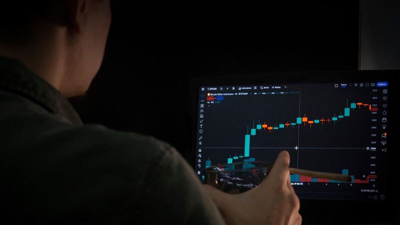 國泰台灣高股息基金以「高息股、AI動能股、價值股」三大策略為核心,主動操作、靈活調整配置,基金規模已突破200億元,近三年報酬率達148.11%,優於同類型平均118.58%。。(示意圖/PIXABAY)