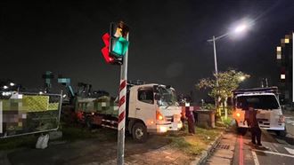 民進黨台中市議員江肇國於30日深夜指出，「文山掩埋場覆土作業再出包！」（圖／翻攝自江肇國臉書）