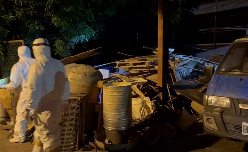 第十軍團派出110官兵,分兩輪連夜進行環境清潔,將雜物全部移除。(圖/台中市政府提供)