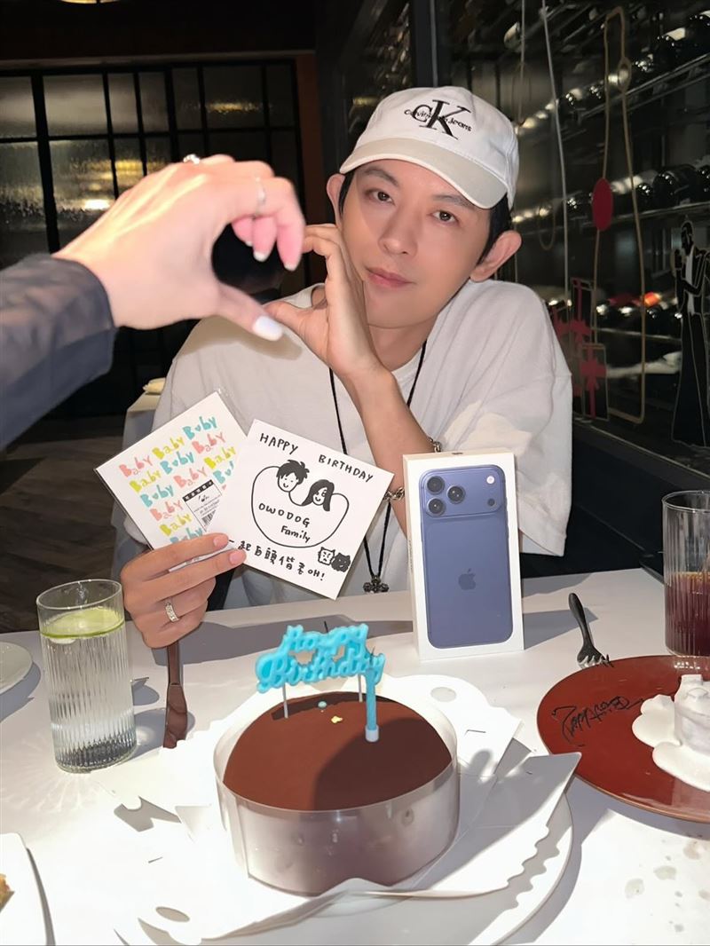 愛妻發發與敖犬比愛心。（圖／翻攝自Threads @piglettickle）