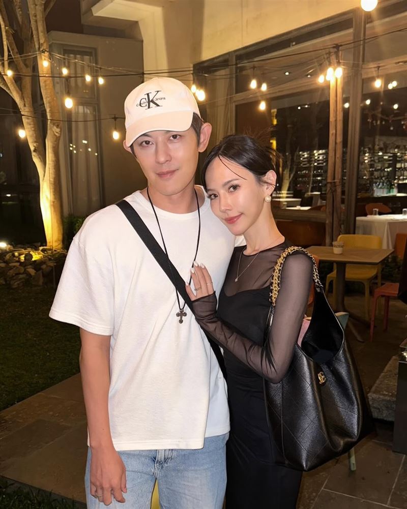 發發與老公敖犬去餐廳用餐，慶祝敖犬43歲生日。（圖／翻攝自Threads @piglettickle）