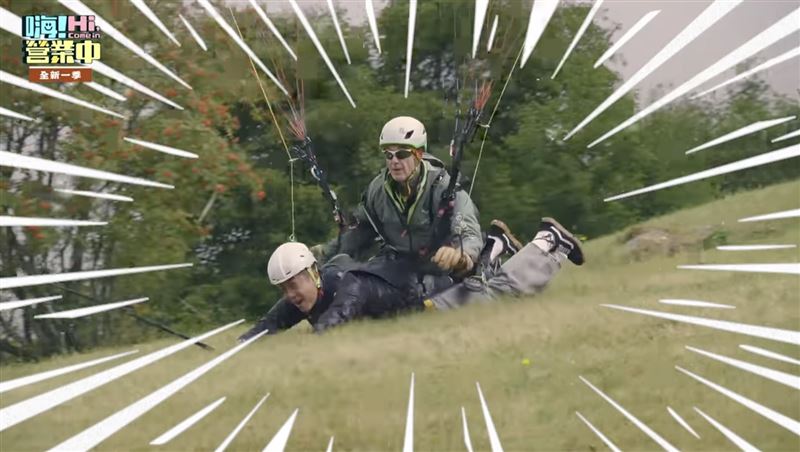 莎莎突拿菜刀現身　姚元浩重摔慘遭拖行