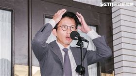 民眾黨主席黃國昌撥弄頭髮（圖／記者楊士誼攝影）