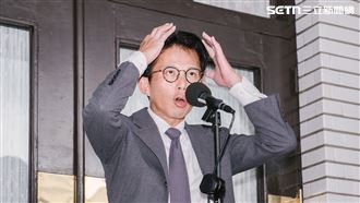 不是禿頭！國昌怒撥髮：烏黑亮髮是髮片？