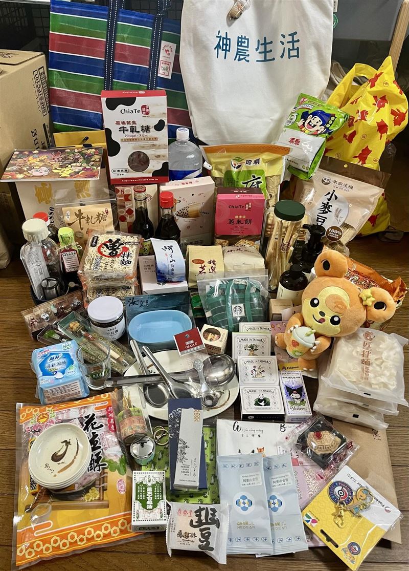 日本人分享從台灣購得的戰利品。(圖/翻攝自Threads @minuitsama)