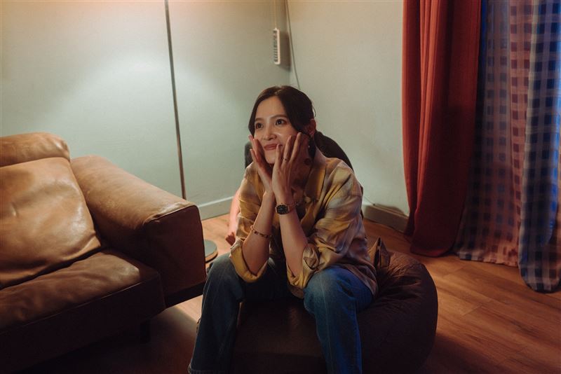 《訂閱人聲》中吳子霏個性嚴謹,男友卻少根筋。(圖/公視台語台提供)