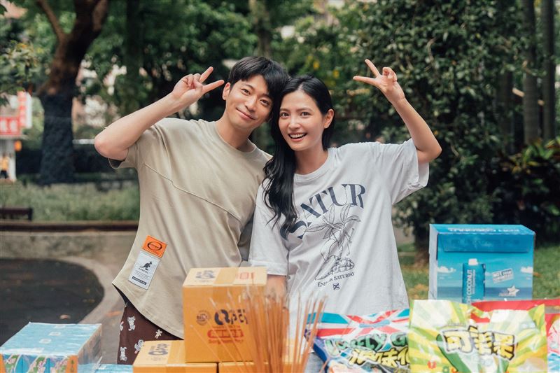 《訂閱人聲》侯彥西(左)、吳子霏(右)首次合作,演即將結婚的情侶。(圖/公視台語台提供)