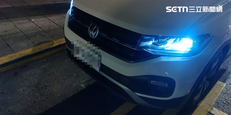 北市芮男開車行經羅斯福路四段欲左轉時追撞林男機車。(圖/翻攝畫面)