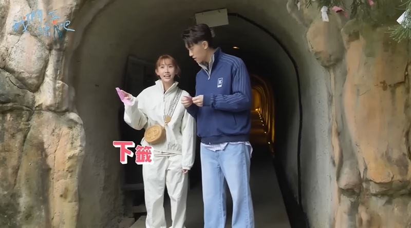 神預言！粿粿問觀音與老公婚姻未來竟抽到下籤，范姜彥豐當時大傻眼。（圖／翻攝自《我們戀愛吧！》YOUTUBE）