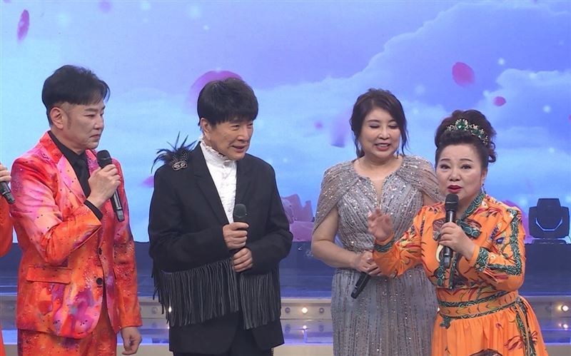 左起陽帆、謝雷、陳思安、白冰冰一起同台。(圖/民視提供)